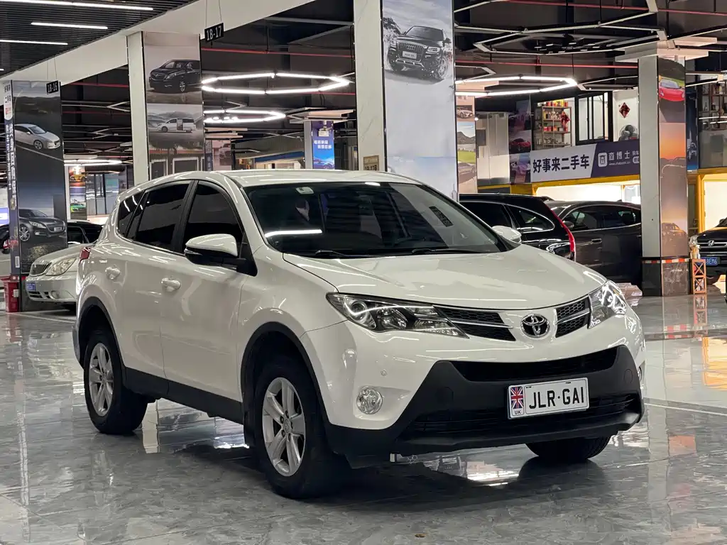 Toyota RAV4 — миниатюра 3