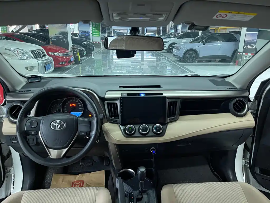 Toyota RAV4 — миниатюра 12