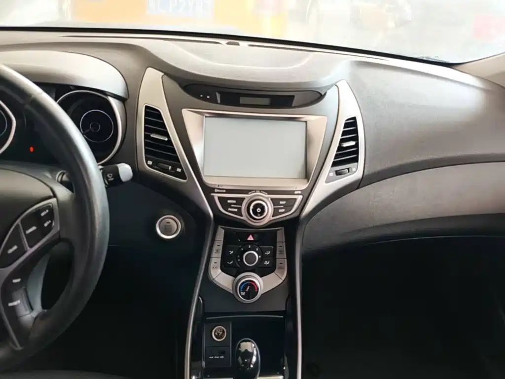 Hyundai Elantra Langdong — миниатюра 13