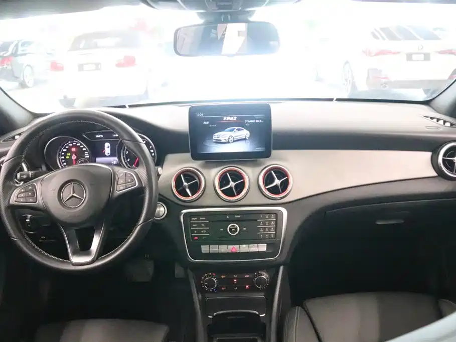Mercedes-Benz CLA 2017 CLA 200 Fashion