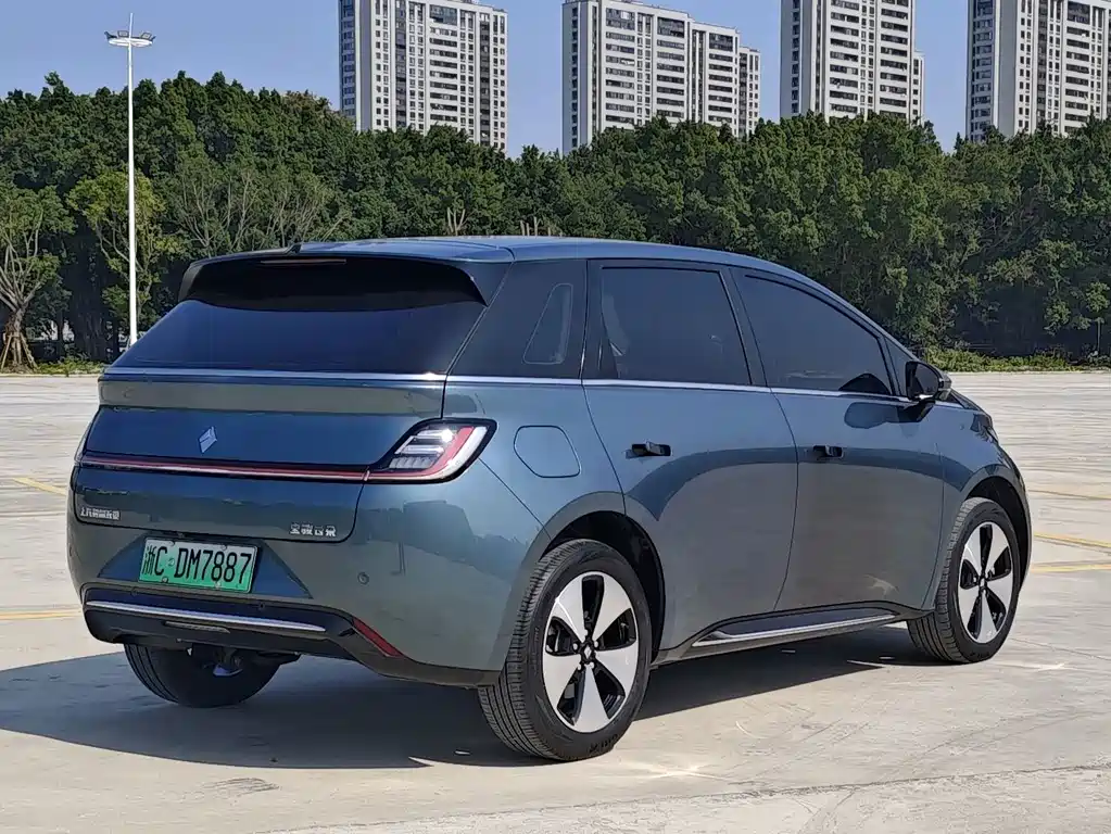 Baojun Yunduo — миниатюра 5