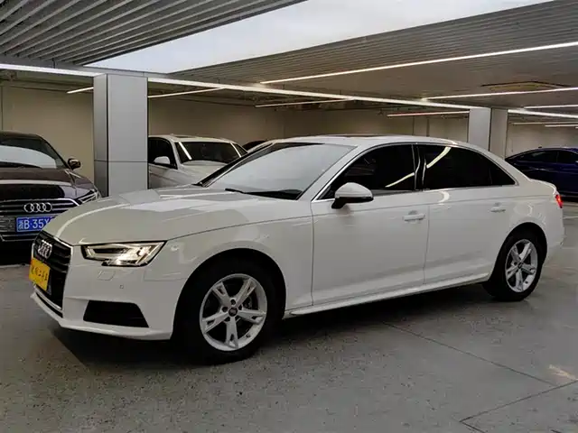 AUDI  A4L 2017