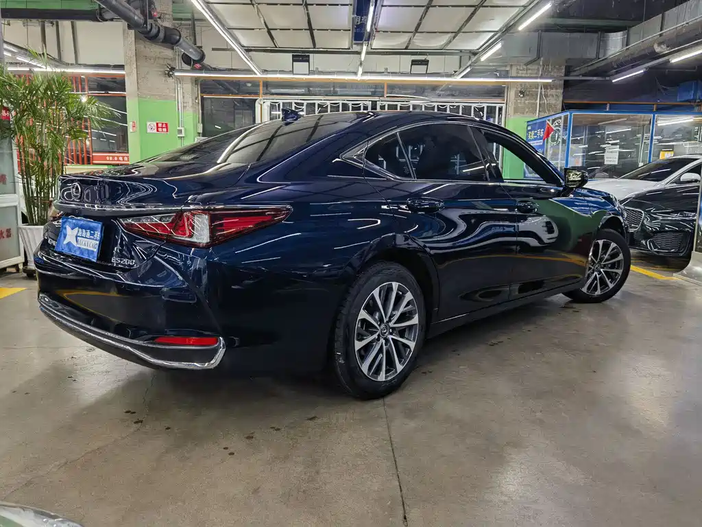 Lexus ES 2024 200 Premium