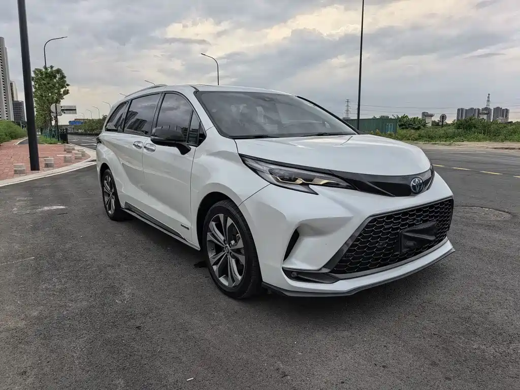 Toyota Granvia 2022 2.5L Luxury