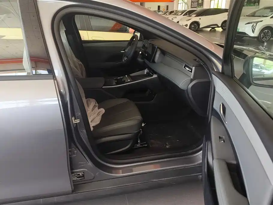 BYD Qin Plus PLUS 2025 DM-i Smart Drive 128KM