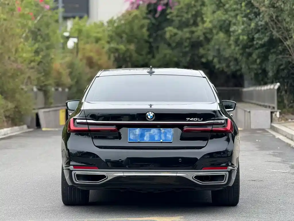 BMW 7 Series — миниатюра 7