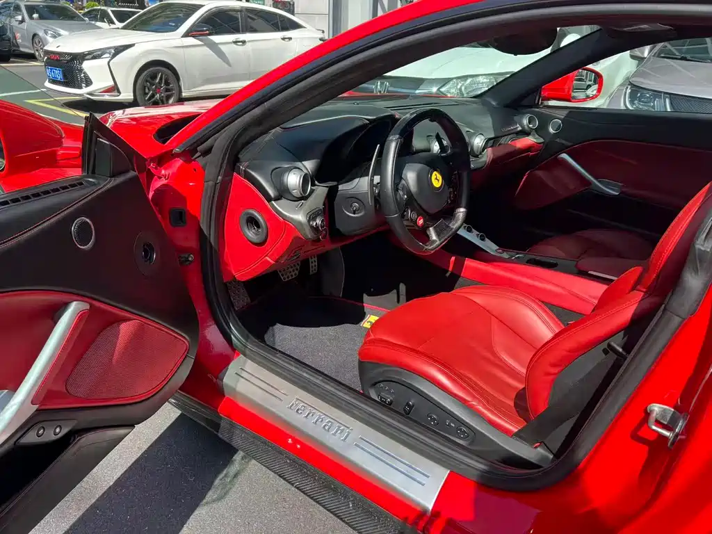 Ferrari F12berlinetta — миниатюра 9