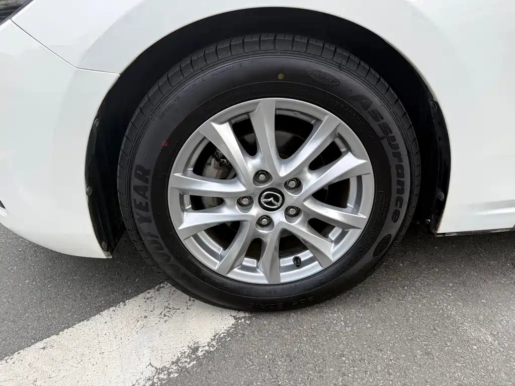 Mazda Mazda3 3 2017 1.5L AT Luxury V