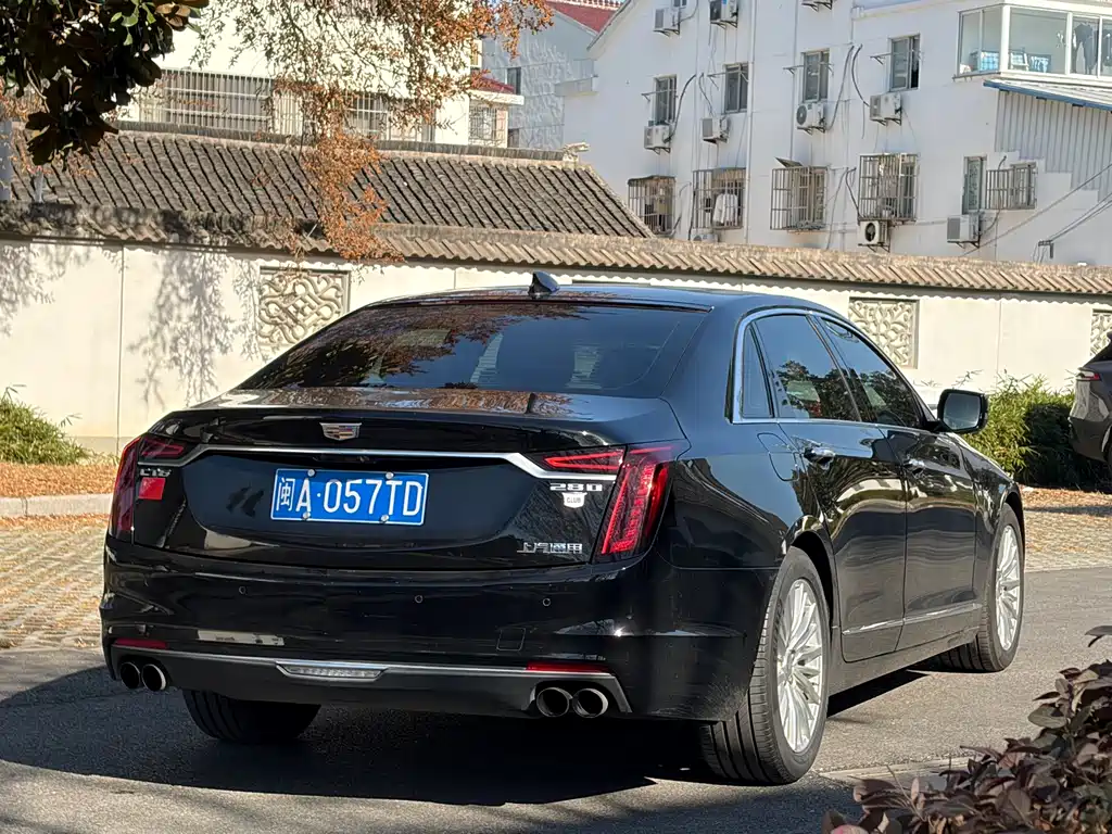 CADILLAC CT6