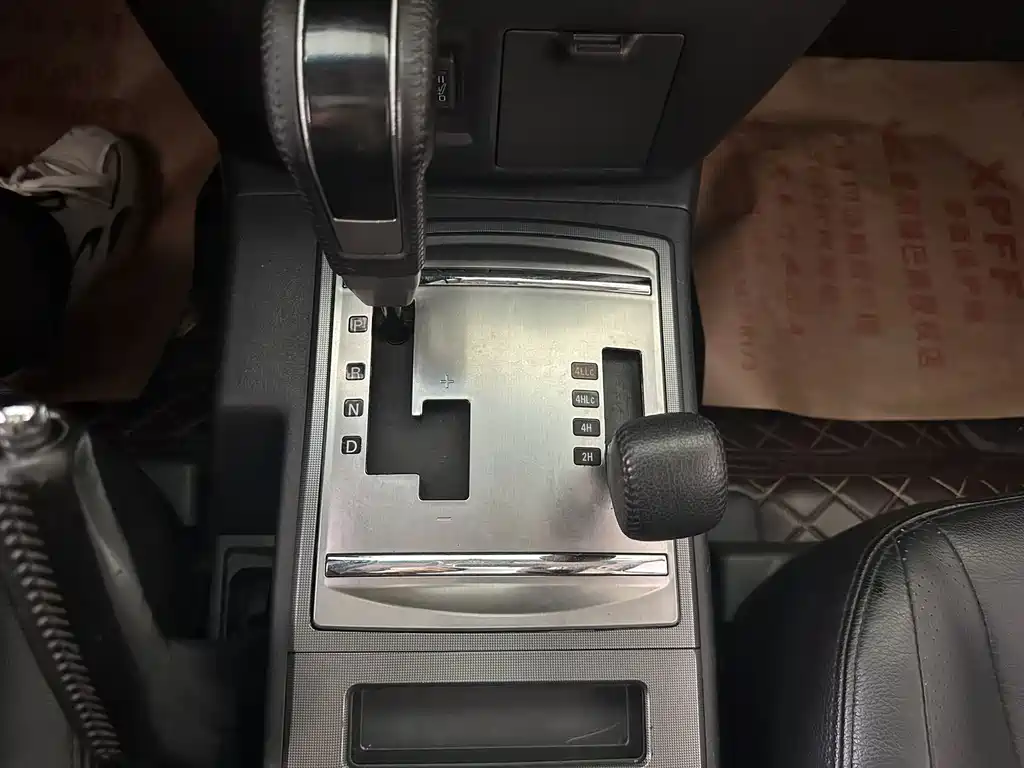 Mitsubishi Pajero (Import) — миниатюра 14