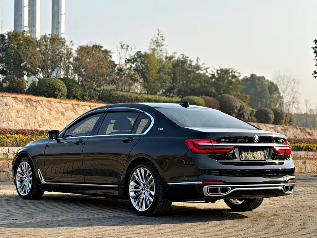 BMW 7 SERIES