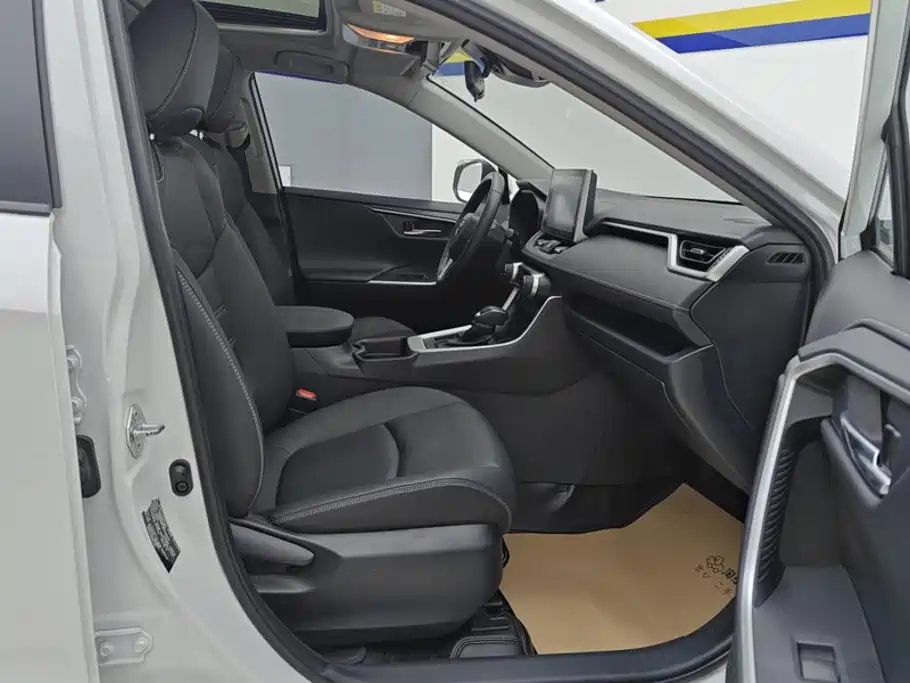 Toyota RAV4 — миниатюра 8
