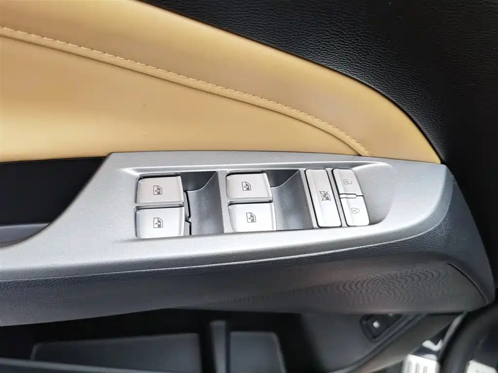 SAIC MAXUS CHASE G50 PLUG IN HYBRID