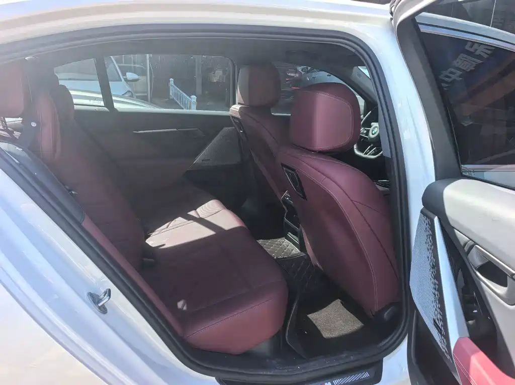 BMW 5 Series — миниатюра 7