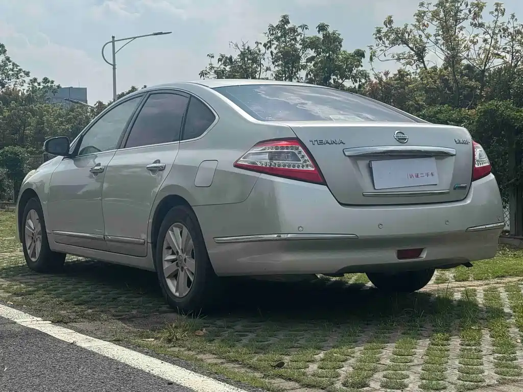 Nissan Altima 2011 2.0L XE Standard