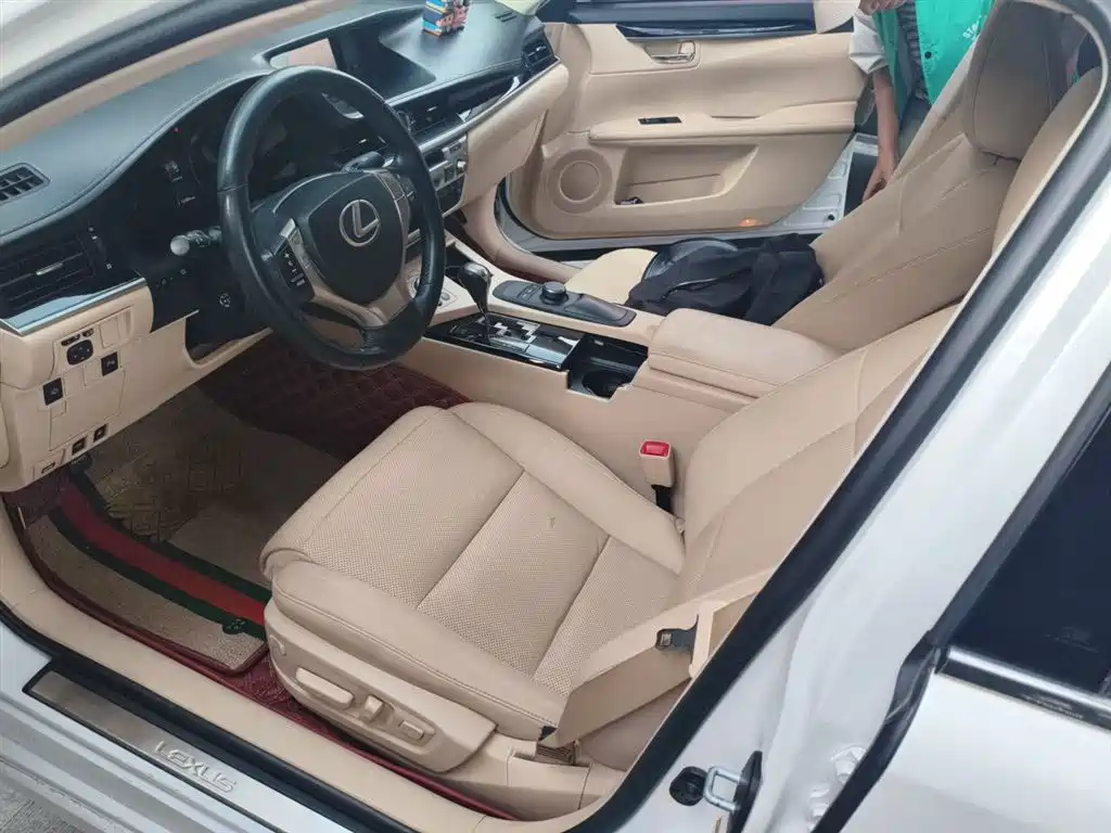 Lexus ES 2014 300h Elite