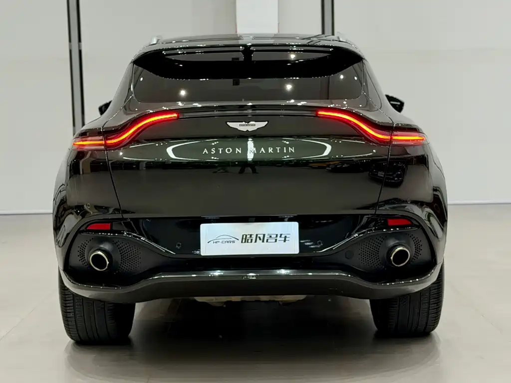 ASTON MARTIN DBX