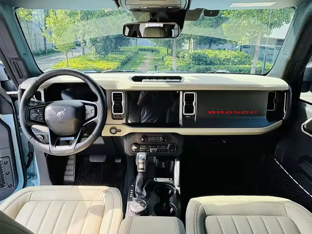 Заказать Ford Bronco 2026 года за 10 011 270 ₽  из Китая