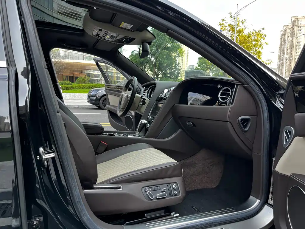 Bentley Flying Spur — миниатюра 12