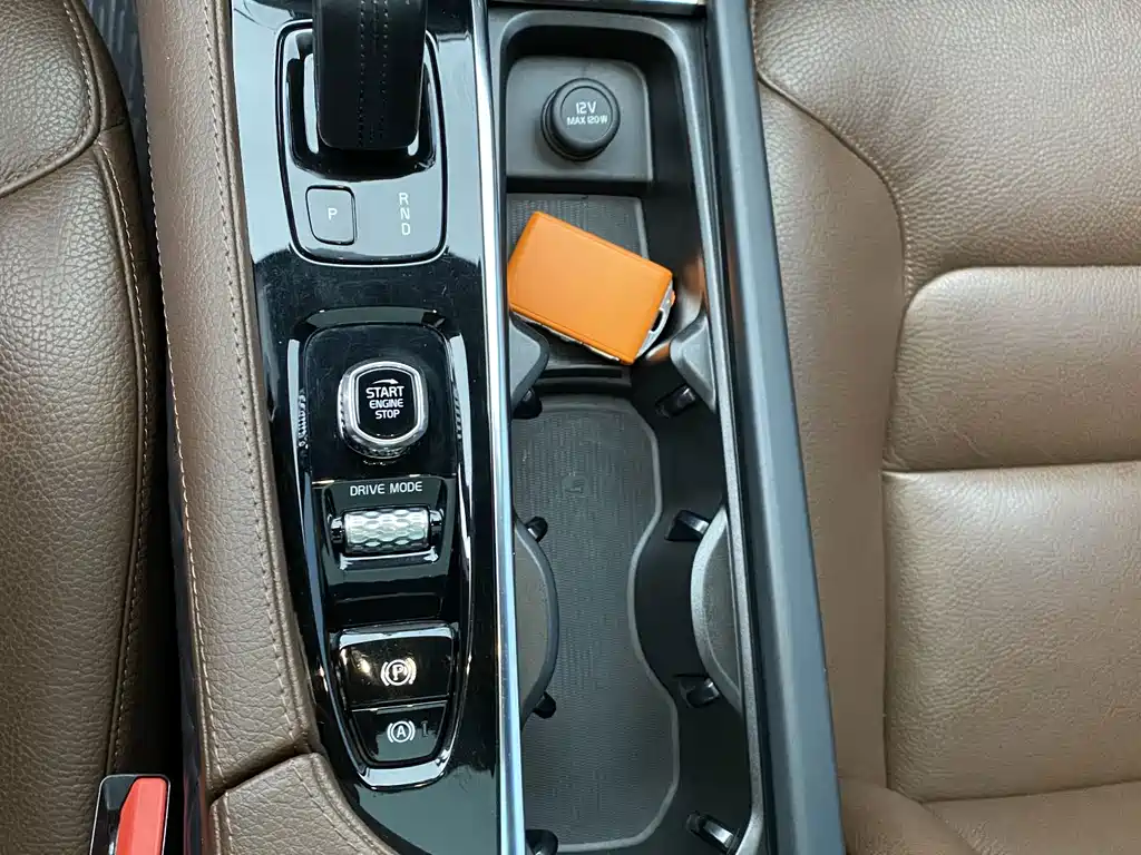 Volvo XC90 — миниатюра 24