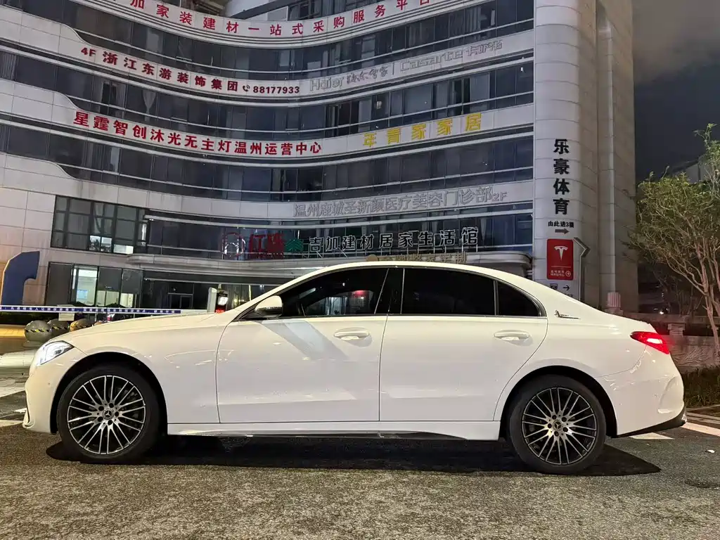 Mercedes-Benz C-Class — миниатюра 3