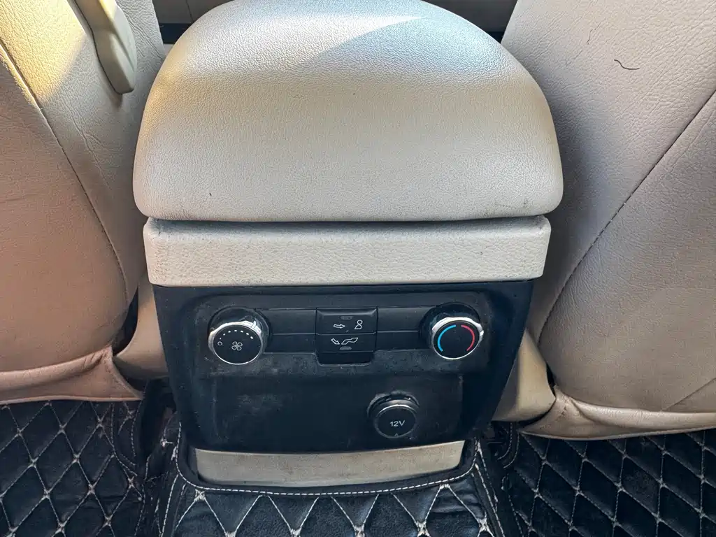 Ford Everest — миниатюра 10