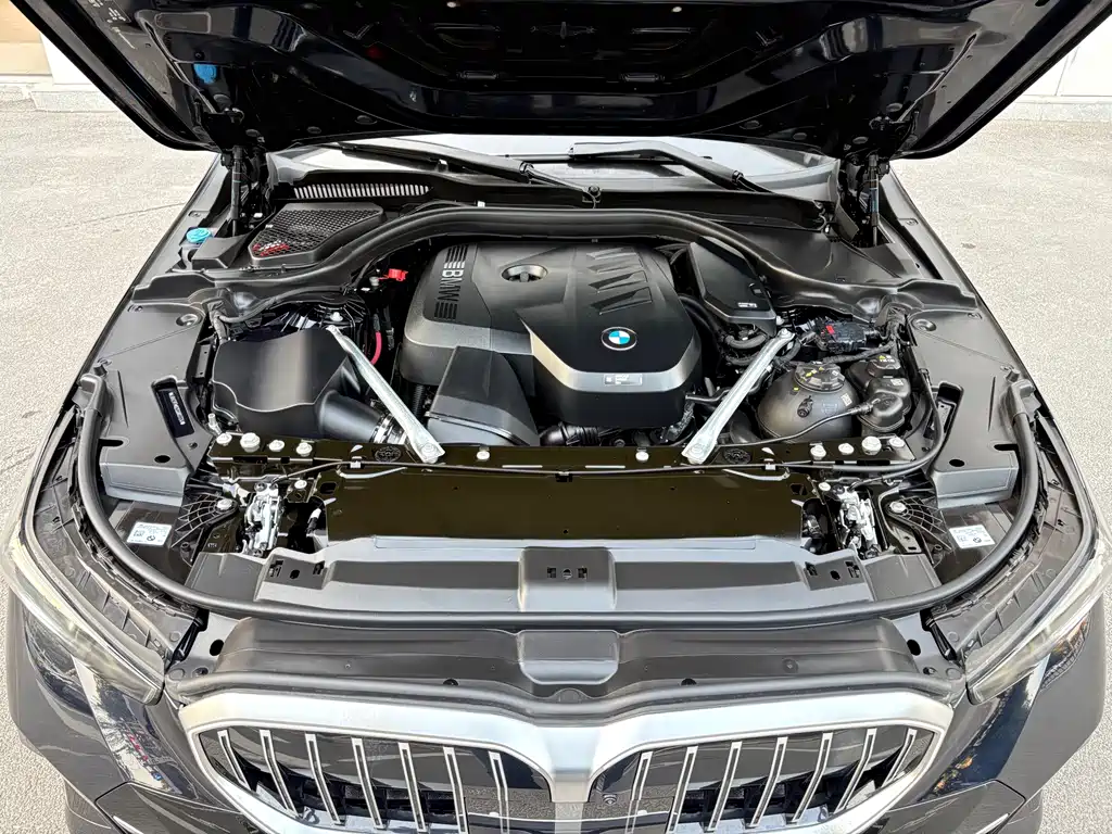 BMW 5 Series — миниатюра 9