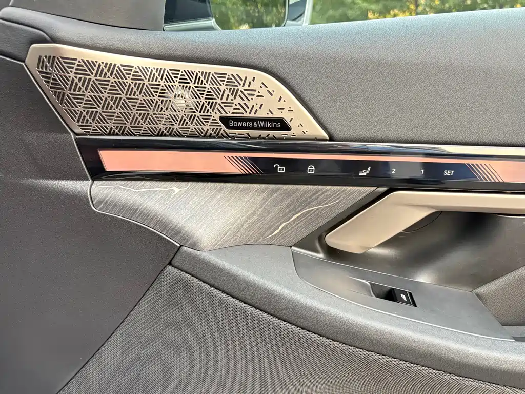 BMW 5 Series — миниатюра 13