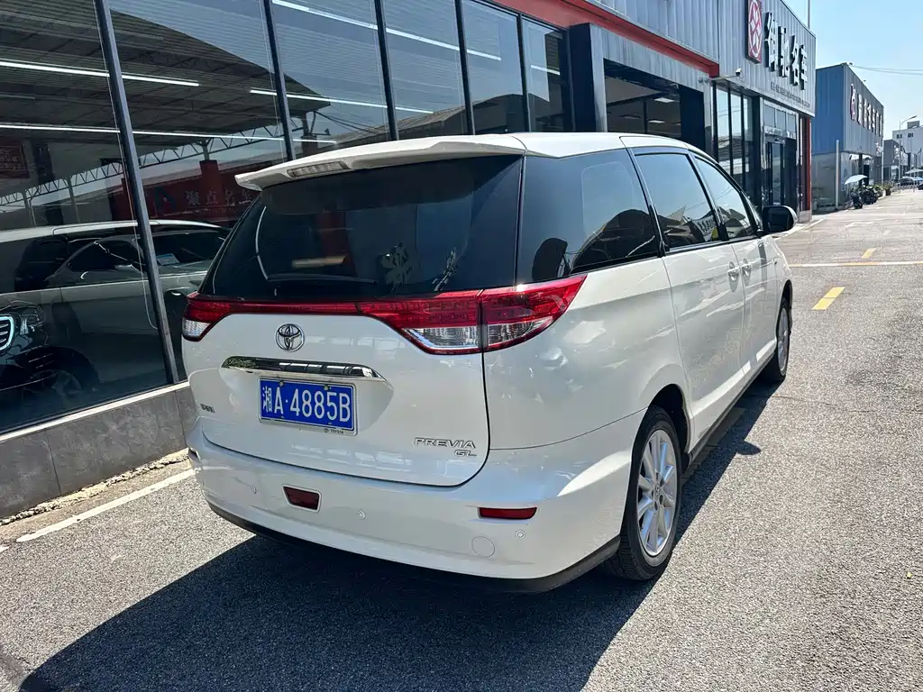 Toyota Previa — миниатюра 7