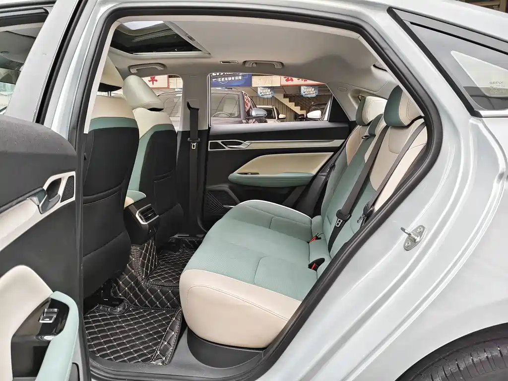 Geely L HiP — миниатюра 7