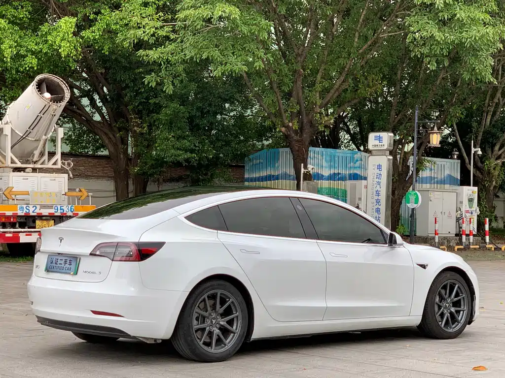 Tesla Model 3 — миниатюра 17