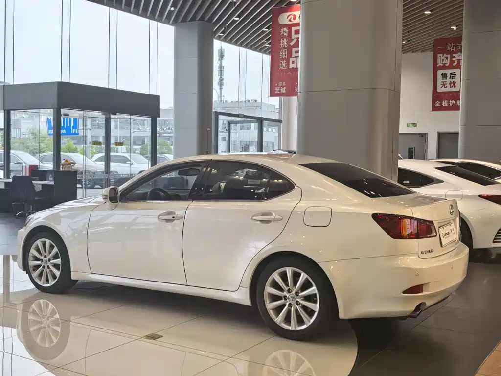 Lexus IS — миниатюра 7