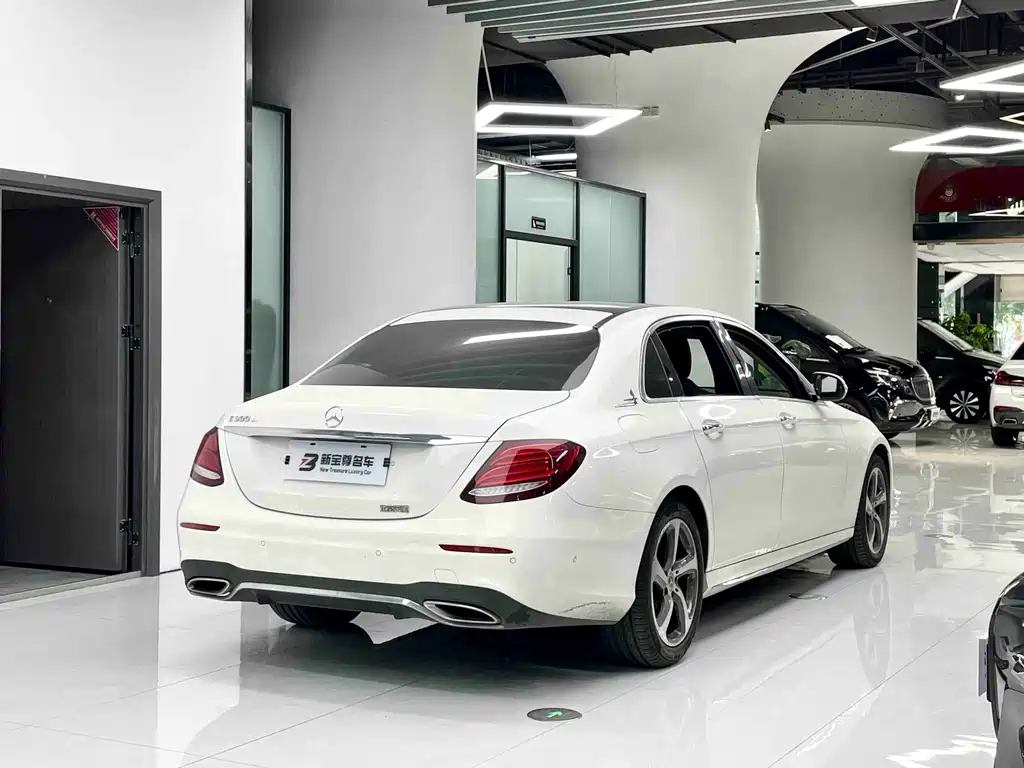 Mercedes-Benz E-Class — миниатюра 19
