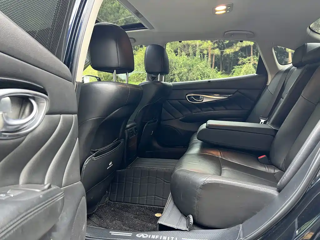 Infiniti Q70 — миниатюра 7