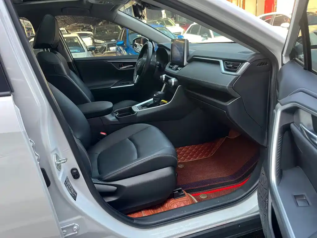 Toyota RAV4 — миниатюра 12