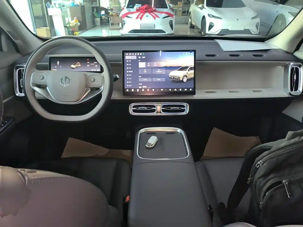 Leapmotor Leapmotor B10 — миниатюра 10