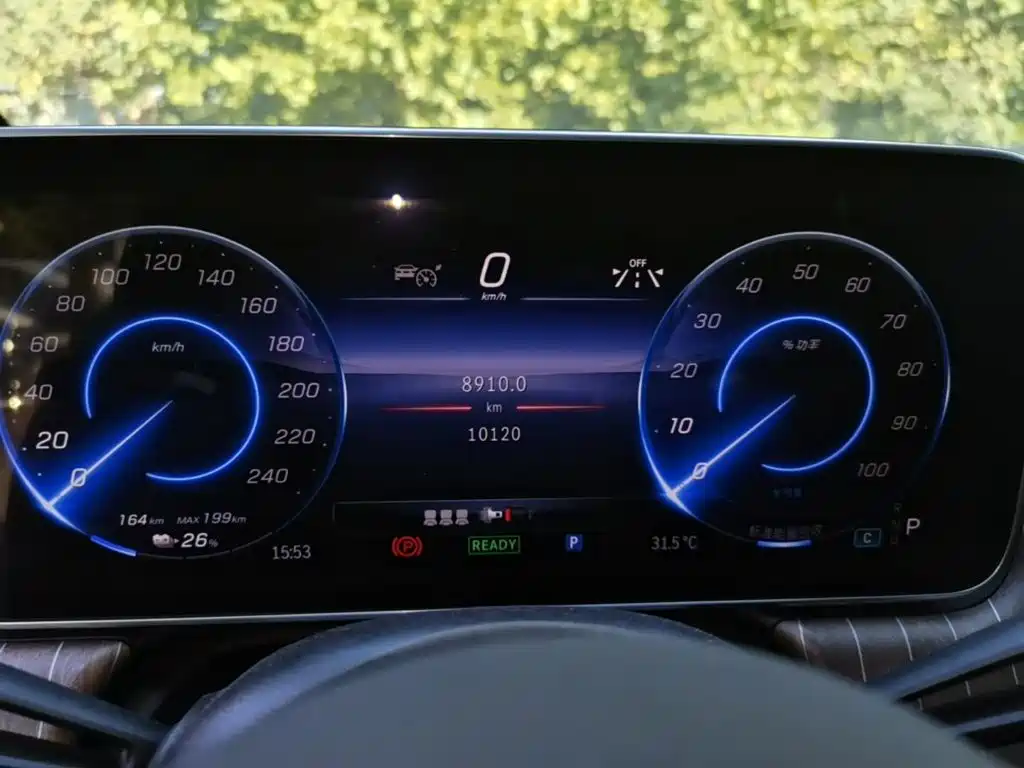 Mercedes-Benz EQE SUV — миниатюра 12