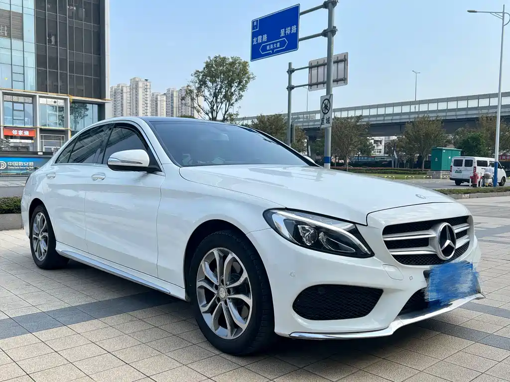 Mercedes-Benz C-Class — миниатюра 3