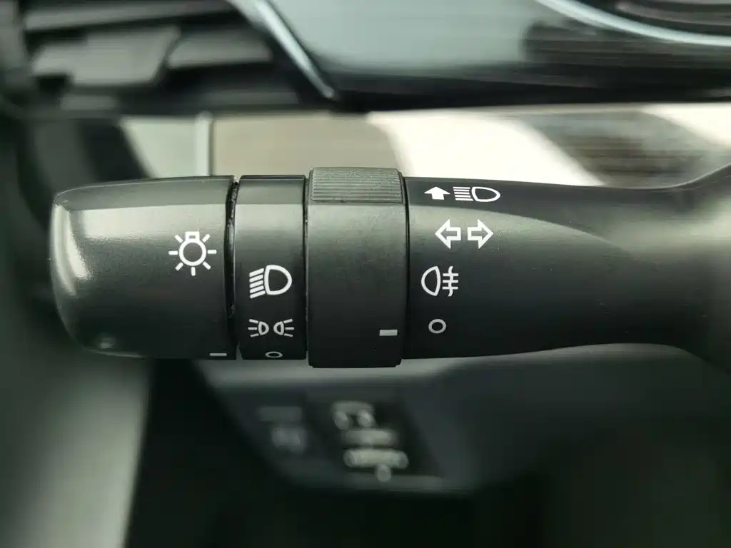Toyota Yaris L — миниатюра 21