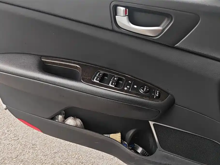 Kia K5 2017 2.0L AT 15 LUX