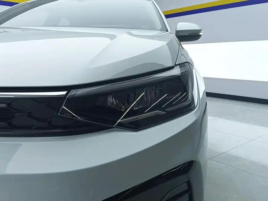Volkswagen Lavida — миниатюра 5