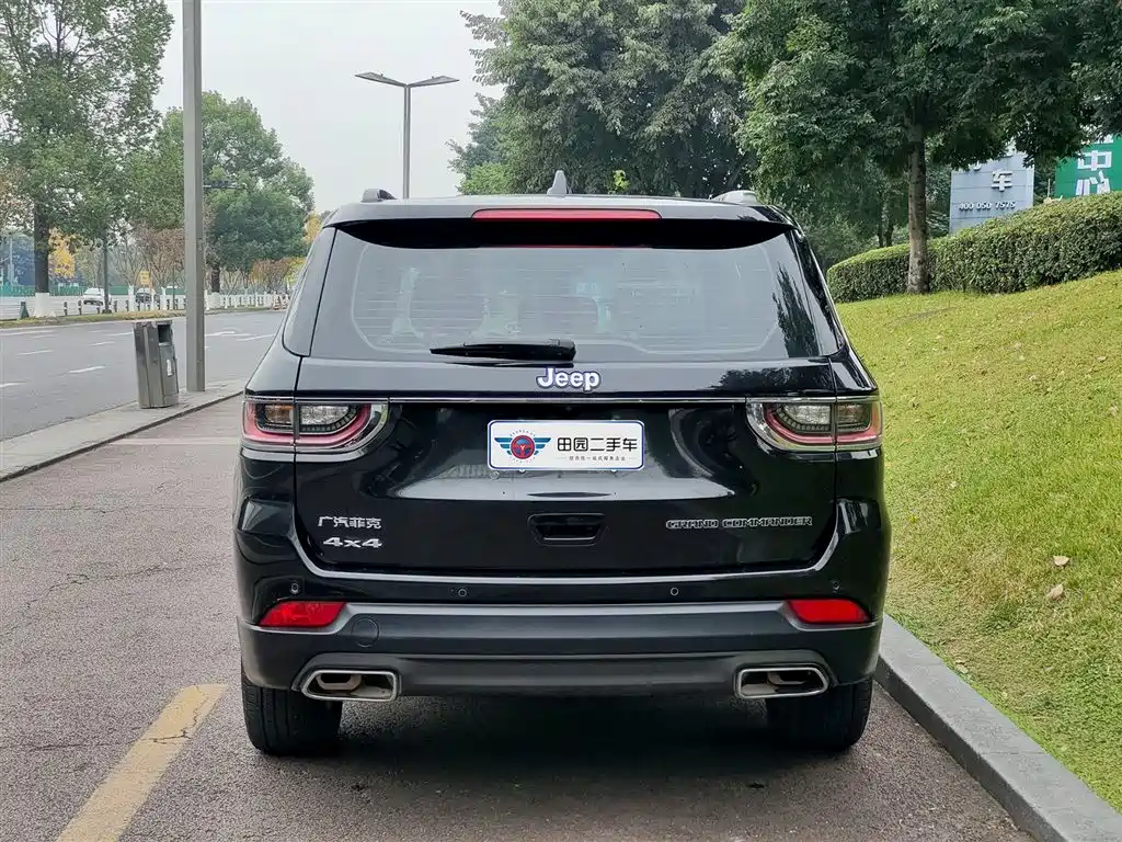 JEEP GRAND COMMANDER