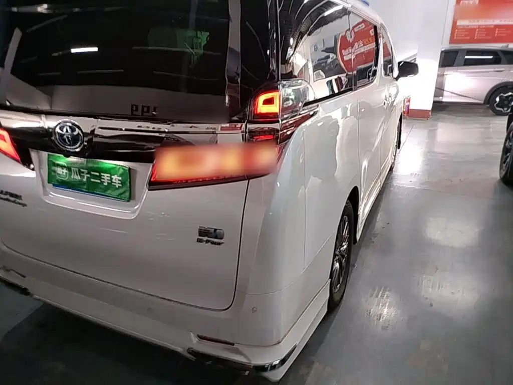 Toyota Vellfire — миниатюра 8