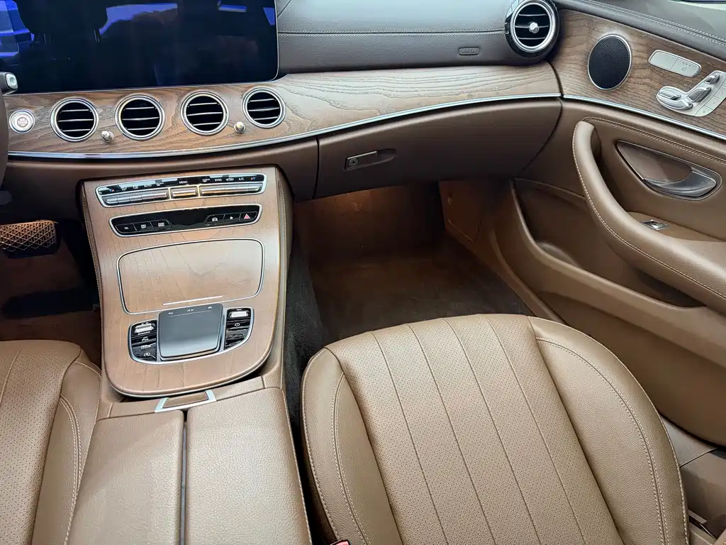 Mercedes-Benz E-Class — миниатюра 13