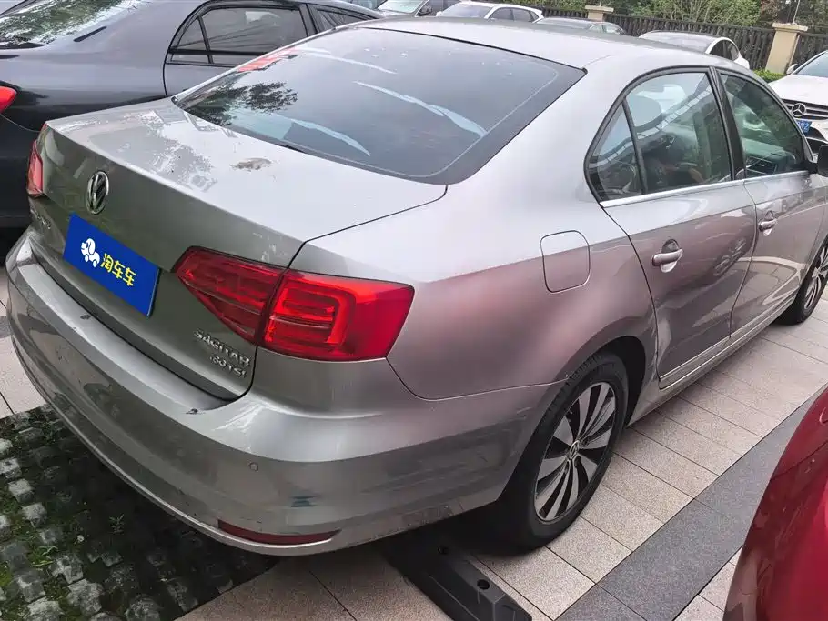 Volkswagen Sagitar 2017 180TSI AT Premium
