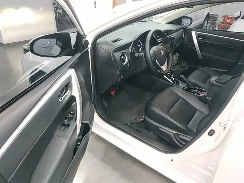 Toyota Corolla Hybrid — миниатюра 16