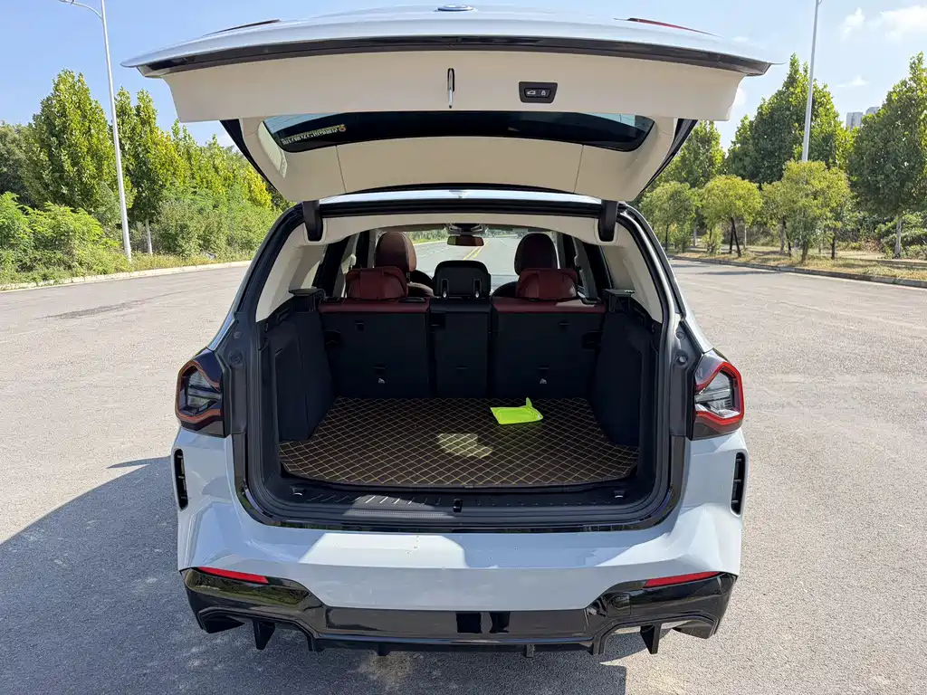 BMW iX3 — миниатюра 13