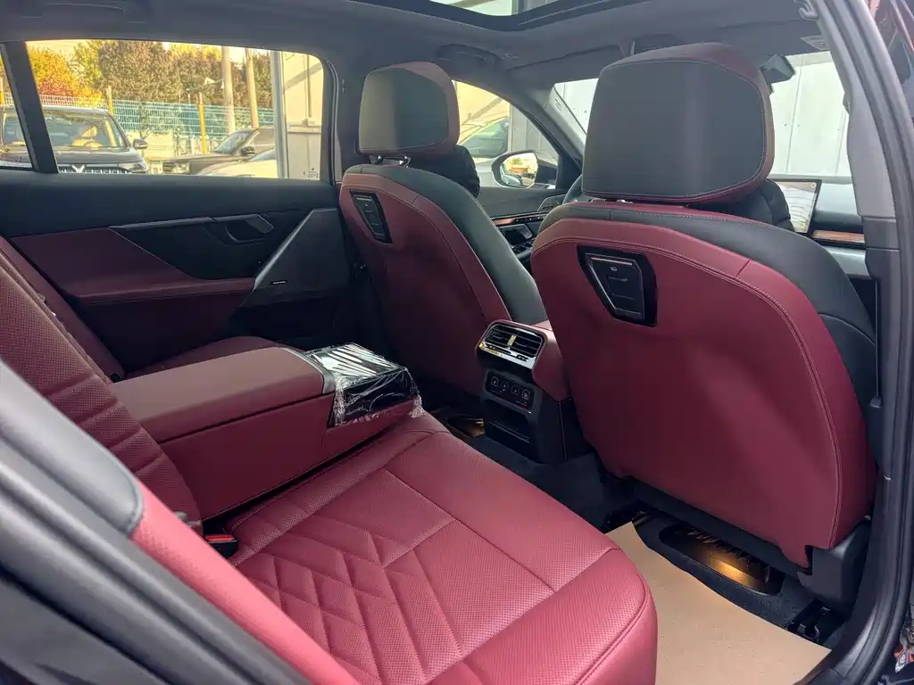 BMW 5 Series — миниатюра 20
