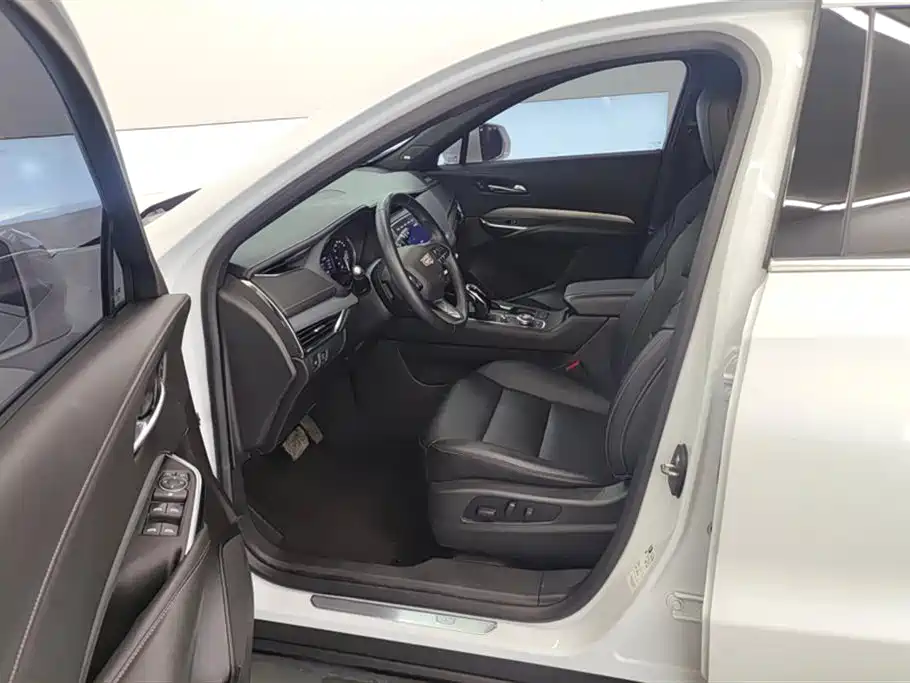 Cadillac XT4 2022 28T Luxury