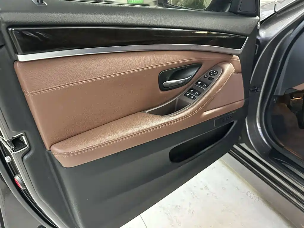 BMW 5 Series (Import) — миниатюра 13